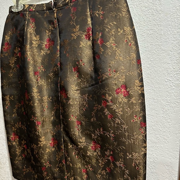 David Warren Petites Dresses & Skirts - Elegant Floral Patterned Pencil Skirt